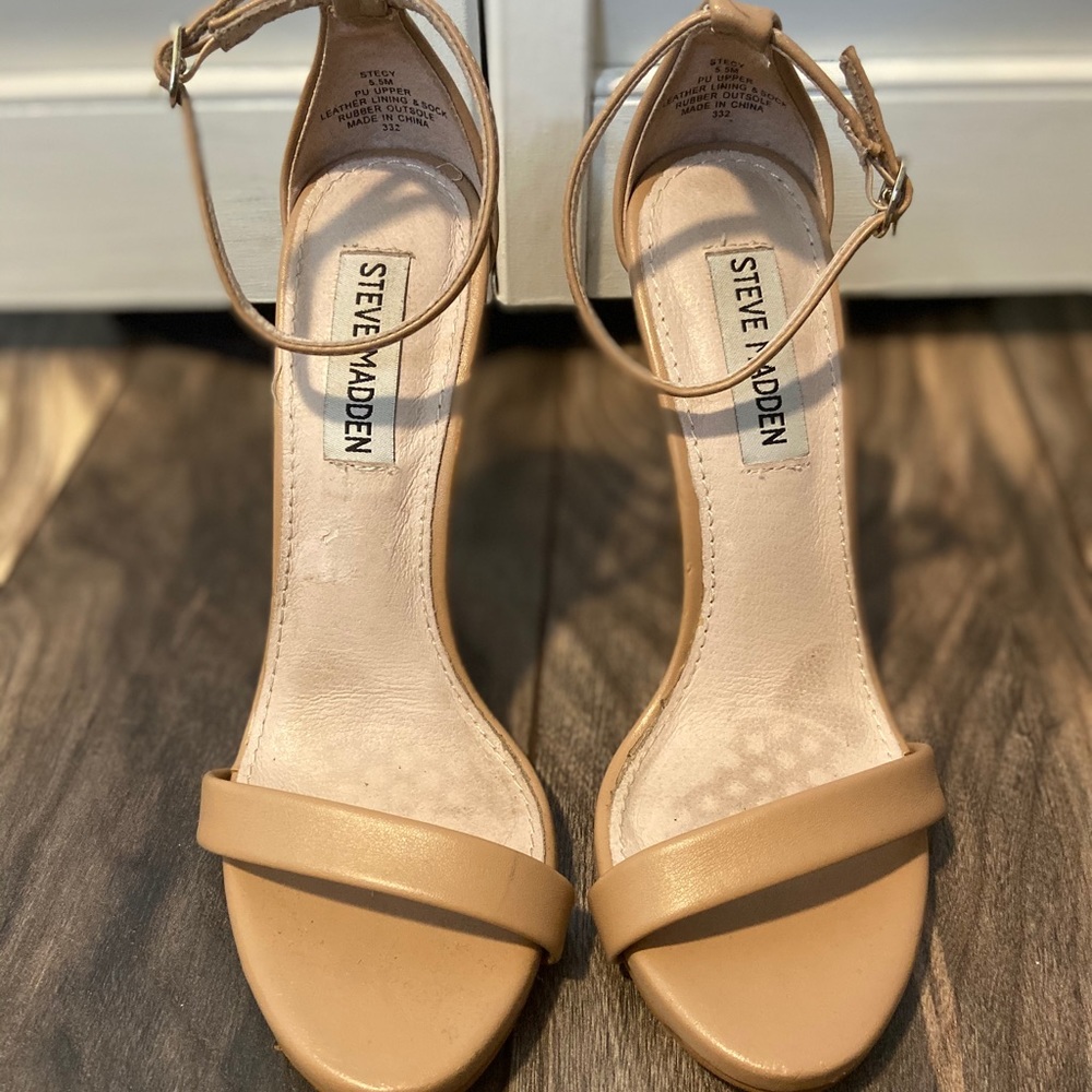 Steve Madden nude heels